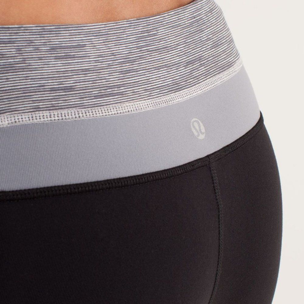 Lululemon Groove Crop Black / Wee Are From Space Coal Fossil / Fossil Size 4 - Picture 10 of 10
